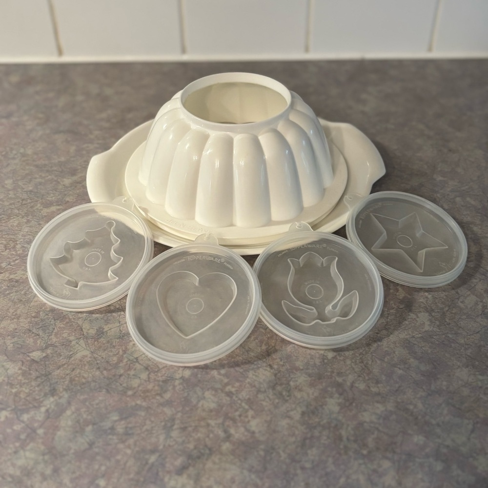 Tupperware USA Jello Mould and 4 Tops - 70's Jello Mould Set - Jellied Salad